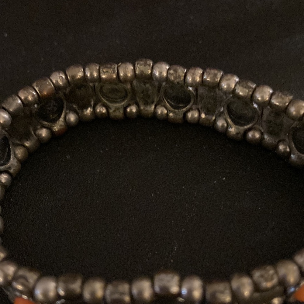 Silver toned bracelet with pink embellishments - Picture 3 of 3